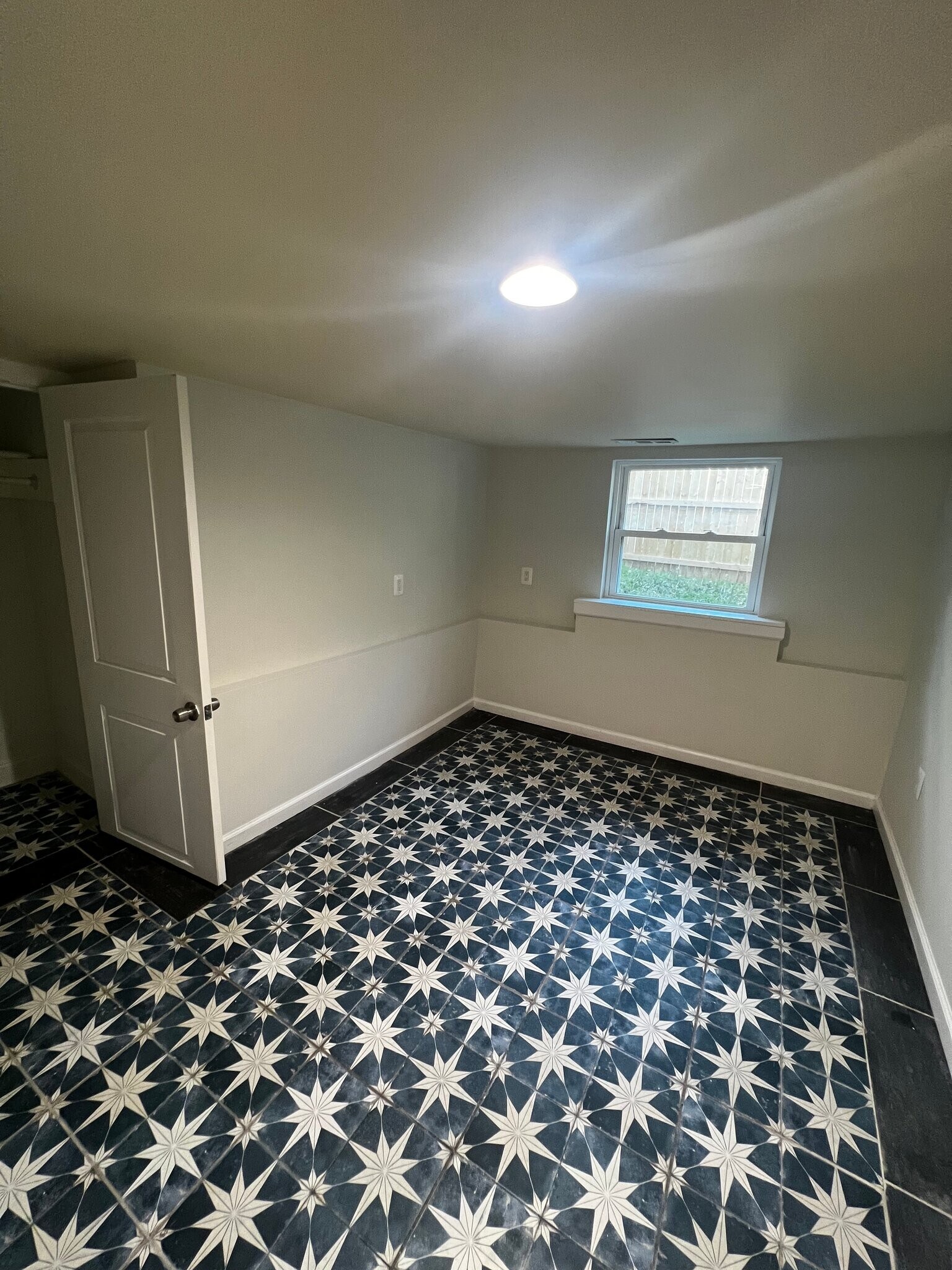 Building Photo - 5405 Quintana St