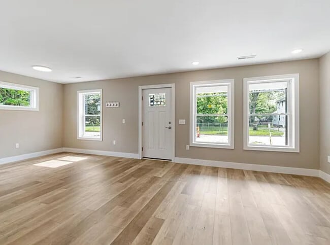 Building Photo - 707 Homewild Ave