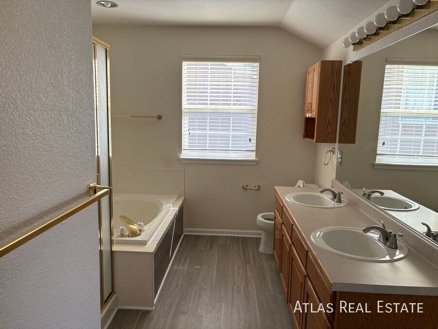 Building Photo - 1071 Thornbury Pl