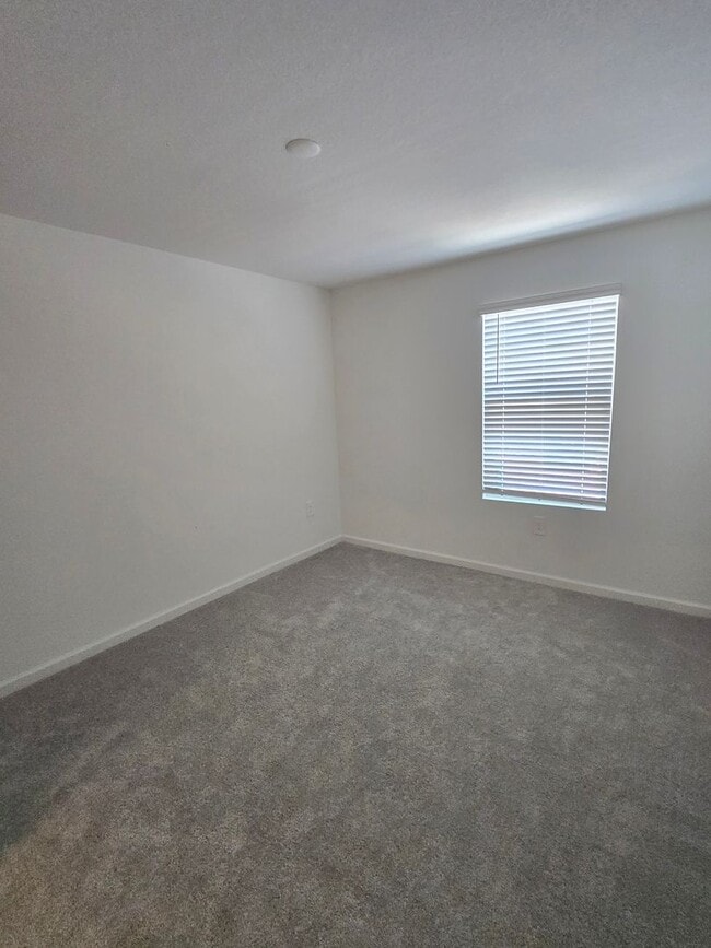 Building Photo - 3 bedroom 2.5 Bath in Tara Baywood