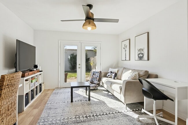 Building Photo - 525 W 30th St