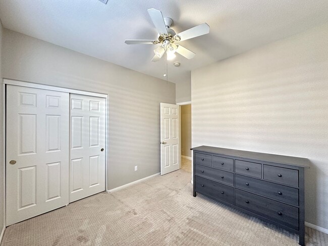 Building Photo - Glenhaven At Southern Highlands