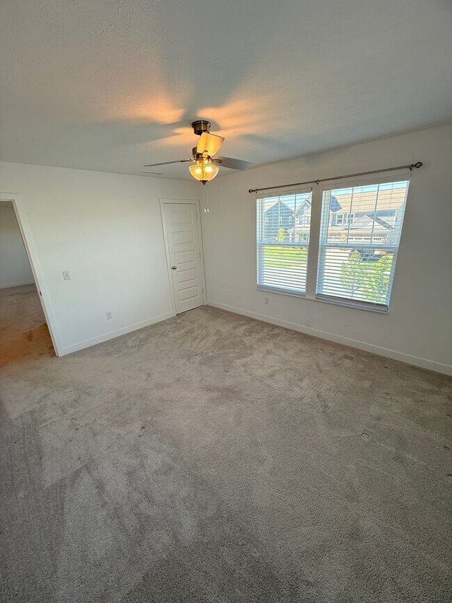Building Photo - 1046 Elmwood Ln