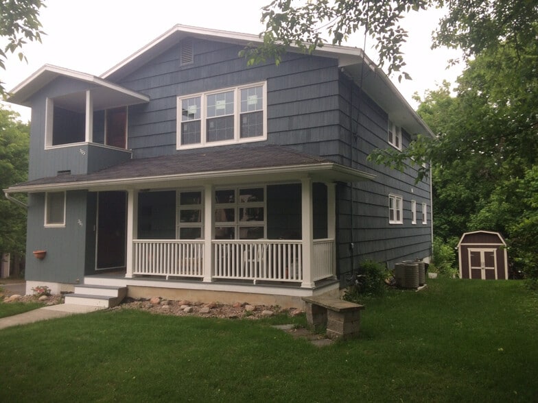 Building Photo - 301 Roosevelt Ave