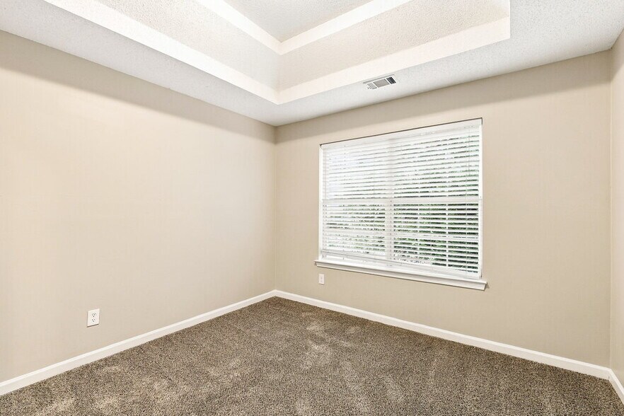 Building Photo - 255 Hillside Oak Ln