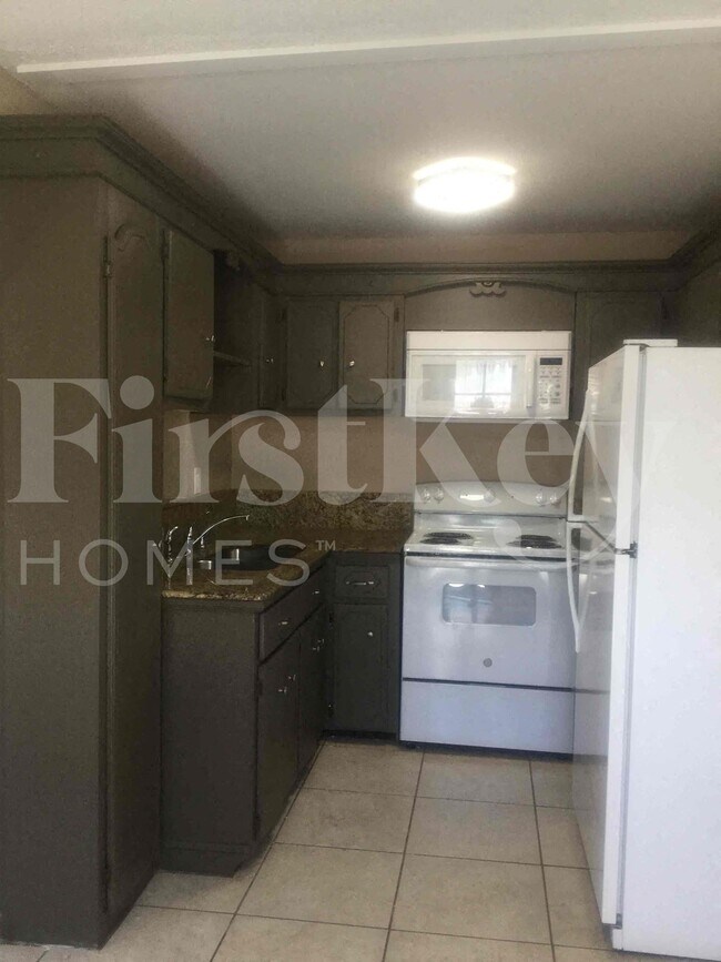 Building Photo - 1443 7th St