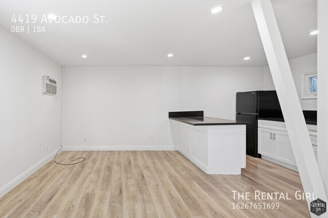 Building Photo - 4419 Avocado St