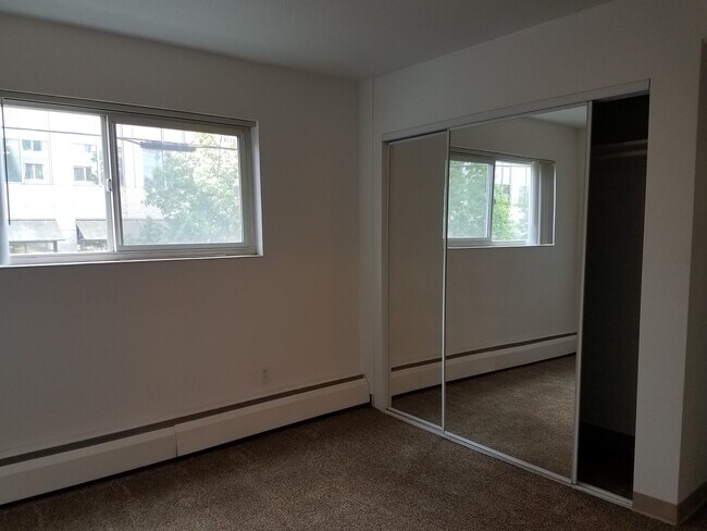 Building Photo - 600 9th Apartments