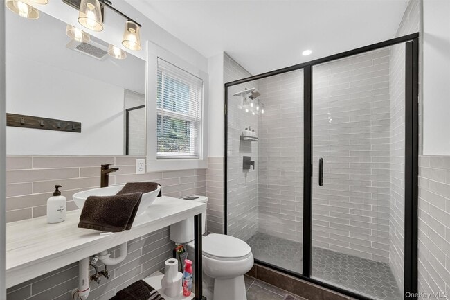 Building Photo - 7 4th Rd