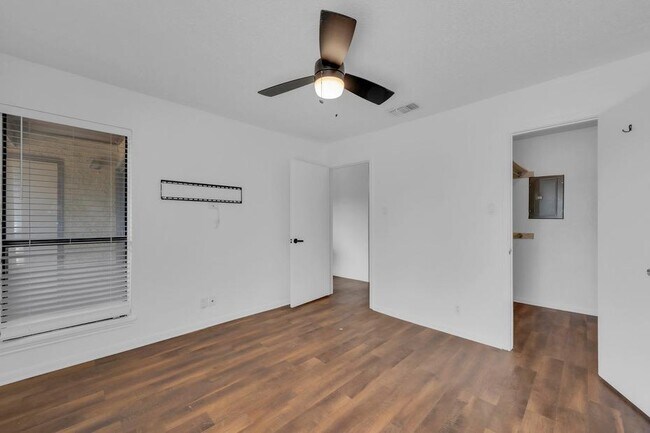 Building Photo - 2006 Cloisters Dr