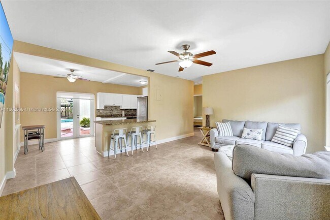 Building Photo - 1524 NE 15th Ave