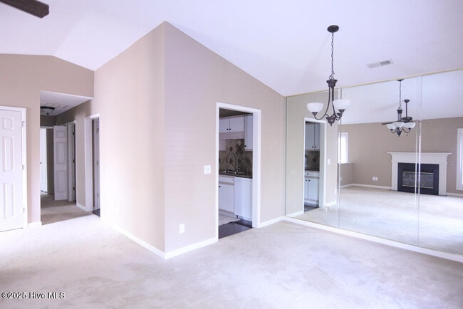 Building Photo - 105 Sunshine Ln