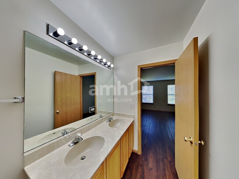 Building Photo - 1808 Brockway Pond Ct