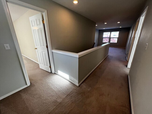 Building Photo - Dupont 4 bedroom plus loft home