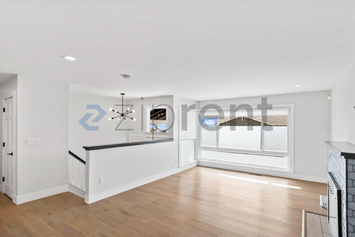 Building Photo - Unit