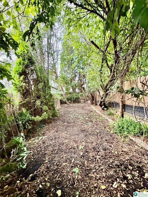 Building Photo - 1006 Center St