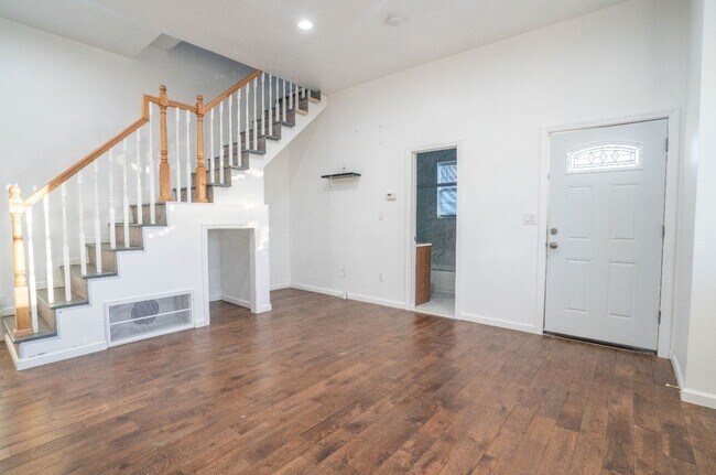 Building Photo - 43-45 Case Ave