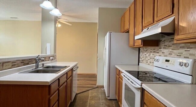 Building Photo - 15563 Garnet Way