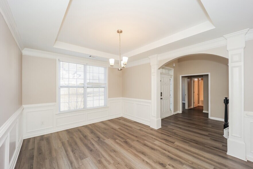 Building Photo - 501 Summer Brooke Ln
