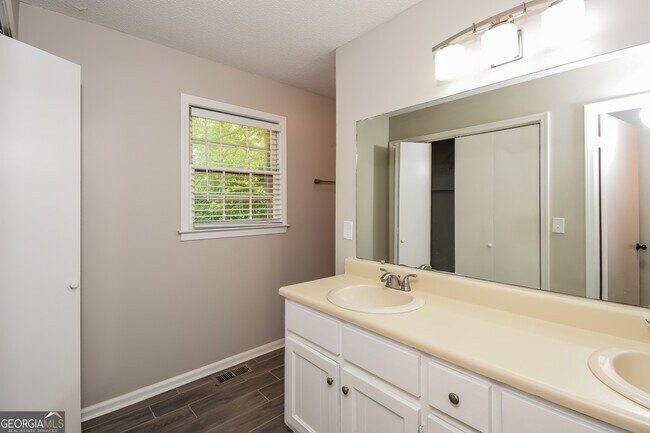 Building Photo - 39 Timber Trail SW