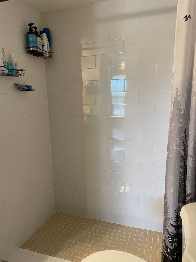 Building Photo - Charming Apartment in Fort Lauderdale