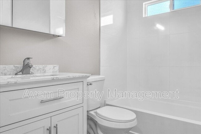 Building Photo - 4909 SE 71st Ave