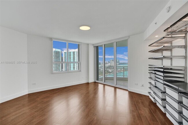 Building Photo - 848 Brickell Key Dr