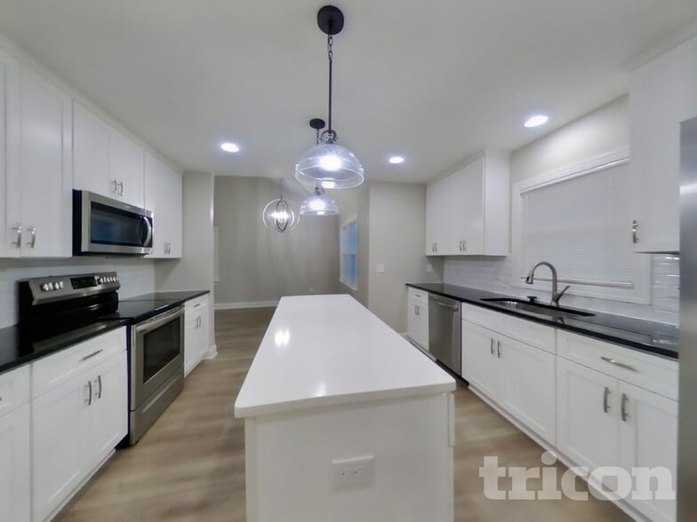 Building Photo - 2501 Haybrook Ln