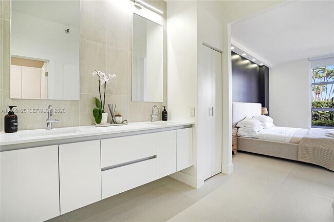 Building Photo - 19101 NE 36th Pl