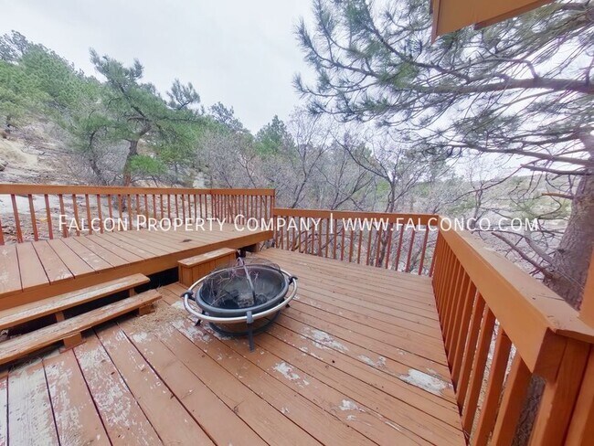 Building Photo - 985 Pulpit Rock Cir S