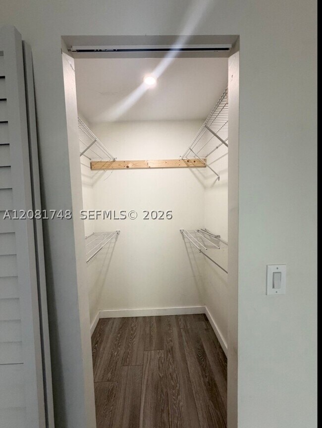 Building Photo - 208 Meridian Ave