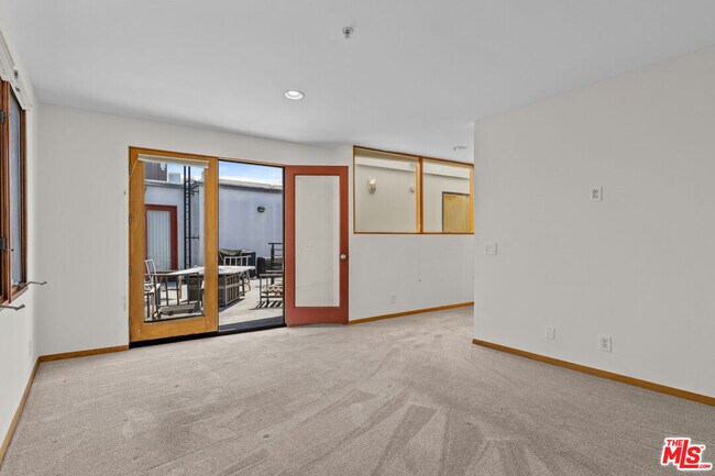 Building Photo - 343 Rennie Ave
