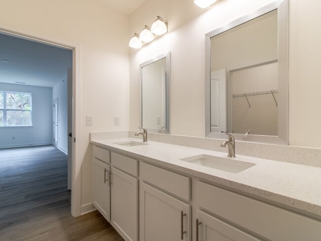 Building Photo - Gorgeous first floor - 2 bed 2 bath YEAR ROUND condo - Residence at Rehoboth Bay