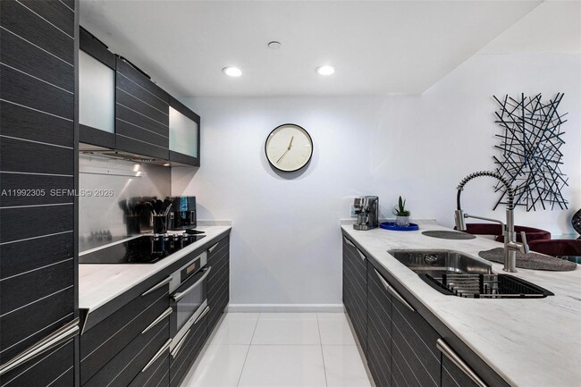 Building Photo - 200 Biscayne Blvd Way