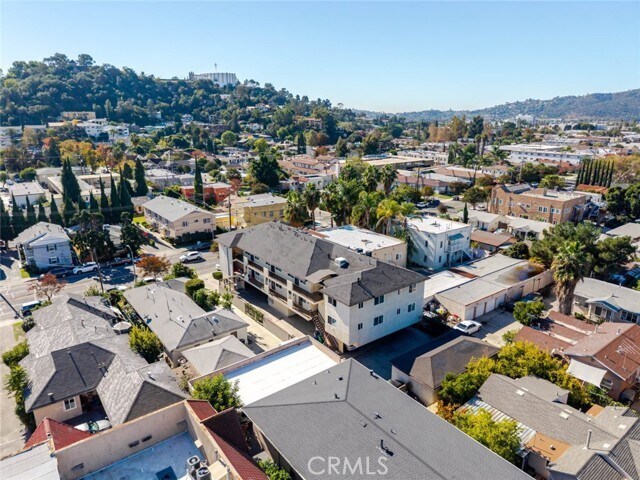 Building Photo - 909 E Chevy Chase Dr