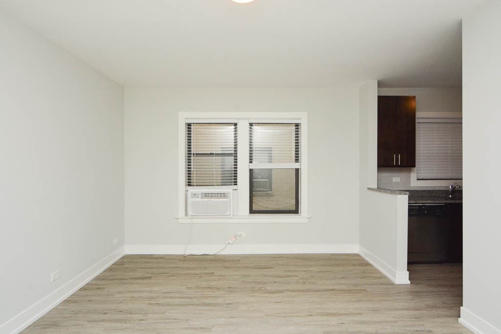 Building Photo - 706 W Brompton Ave