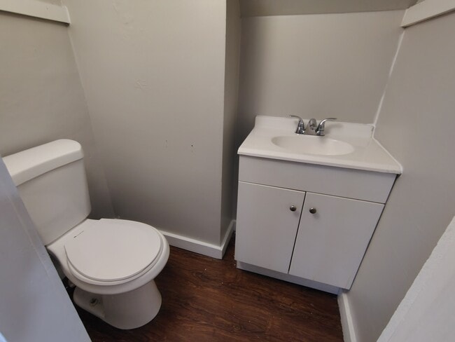 Building Photo - 1295 N Main St