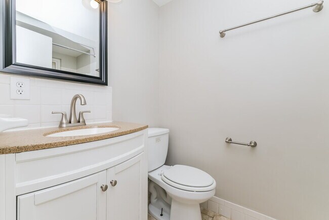 Building Photo - 516 Firefly Ln