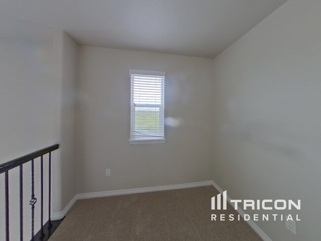 Building Photo - 10734 Ridgepole Dr