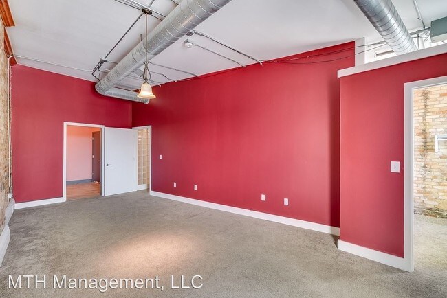 Building Photo - 3 br, 2 bath Apartment - 109 S Washington