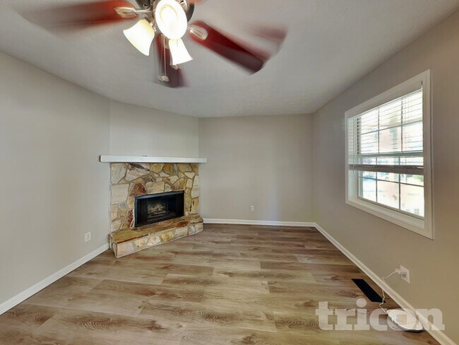 Building Photo - 3721 Cherokee Overlook Dr