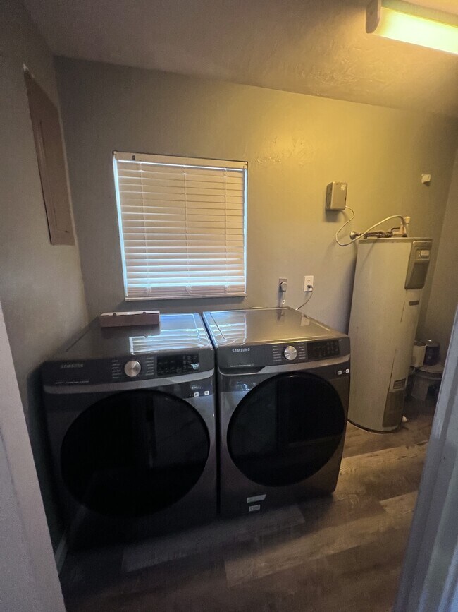 Building Photo - 3320 NW 24th Ave