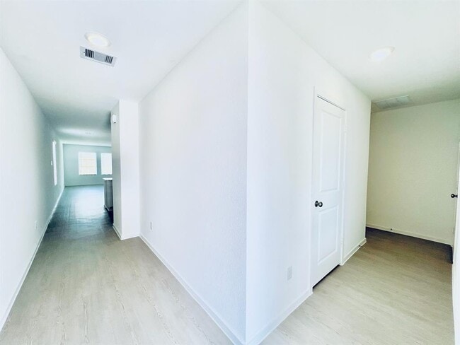 Building Photo - 3124 Twisted Myrtle Dr