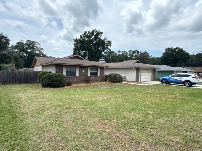 Building Photo - SLEEPY HOLLOW 3/2/2 Pool Home