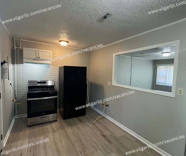Building Photo - For Rent! 3 Bedrooms | 1 Bathroom | Single-Family Home