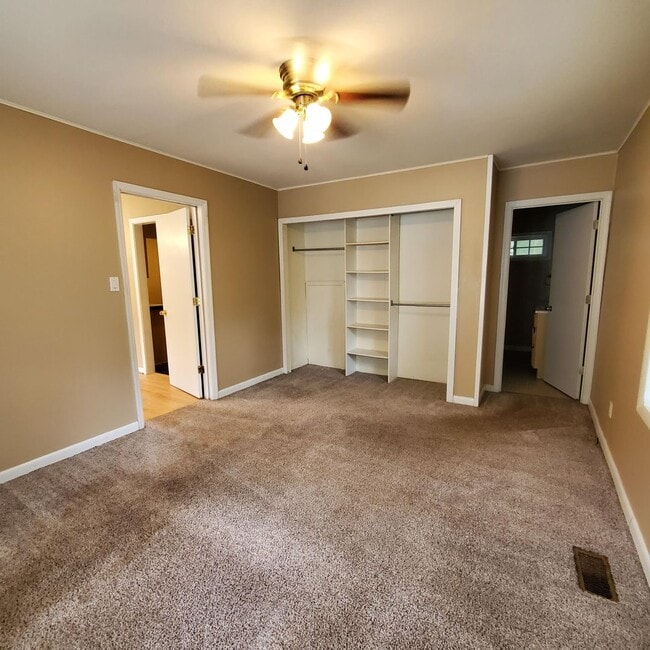 Building Photo - Spacious 3-Bedroom Home with Fireplace, an...