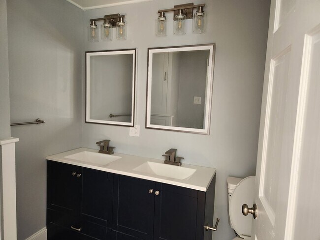 Building Photo - 148 Russells Mills Rd