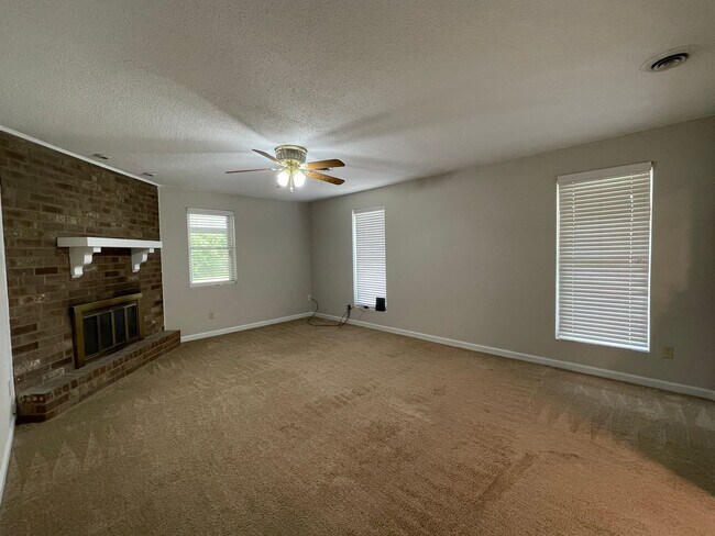 Building Photo - 118 Hollingsworth Dr