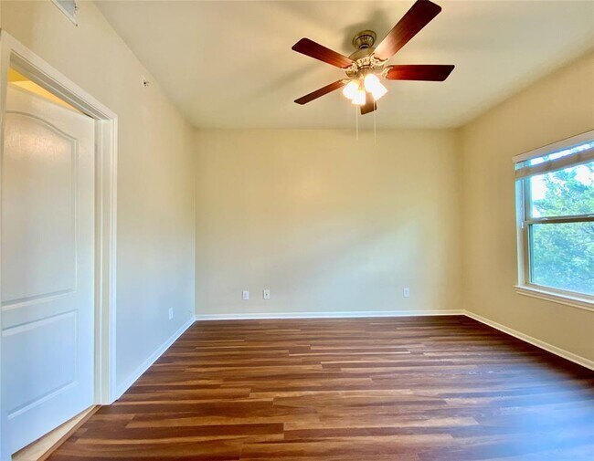 Building Photo - 6000 Shepherd Mountain Cove