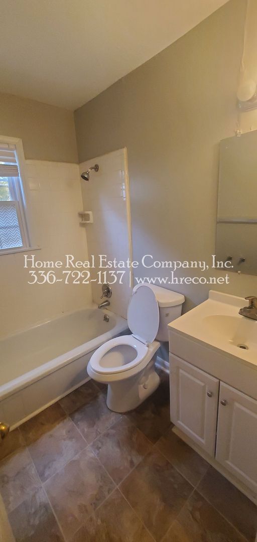 Building Photo - 520 Lester Ln